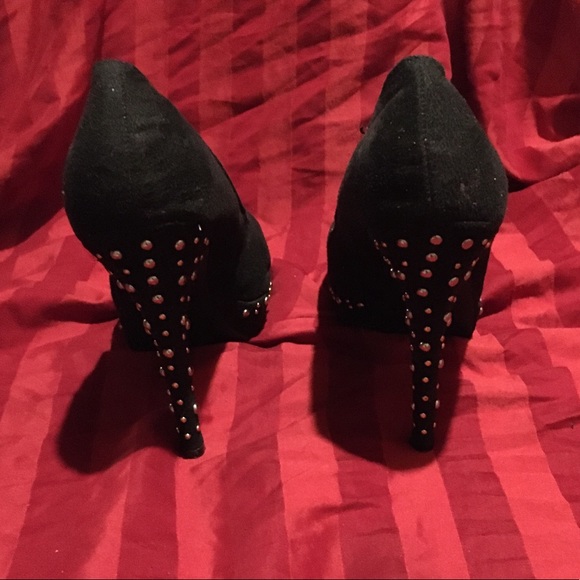 Black studded heels - Picture 2 of 2